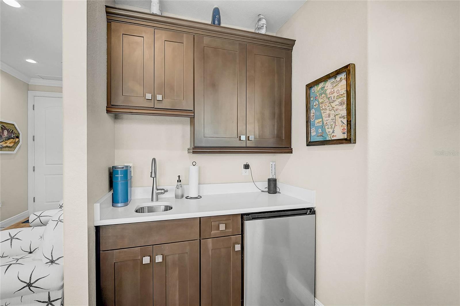 Image 8 of 85 For 205 Venice Avenue