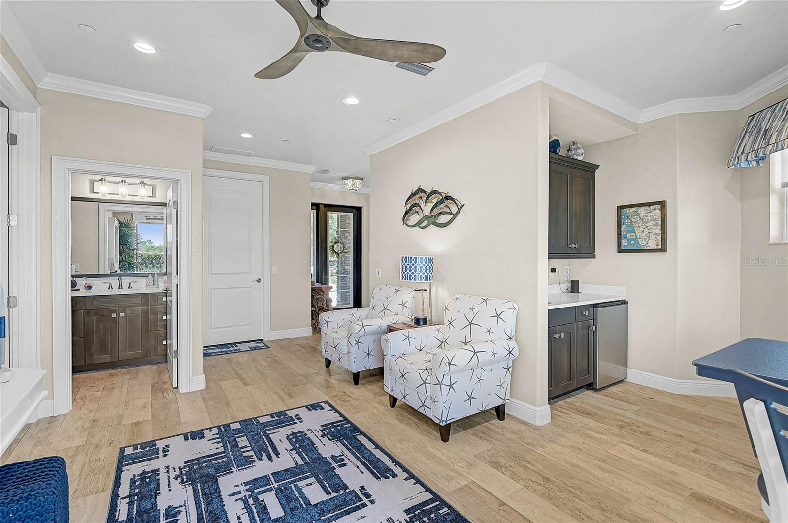 Image 9 of 85 For 205 Venice Avenue