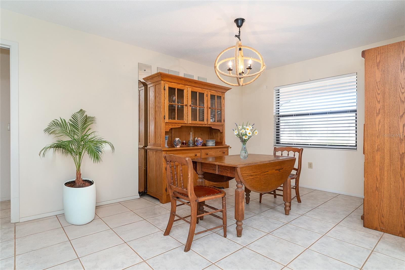 Image 11 of 43 For 32 Clintwood Avenue