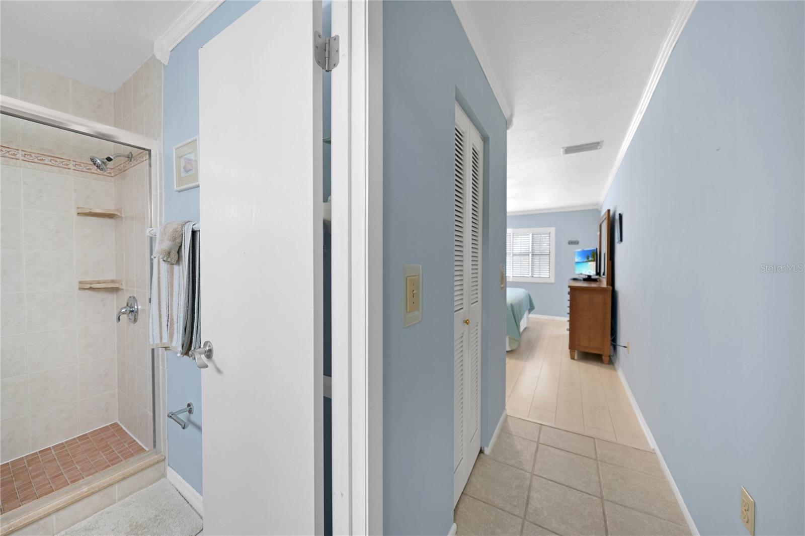 Image 17 of 50 For 1636 Stickney Point Road 36-201