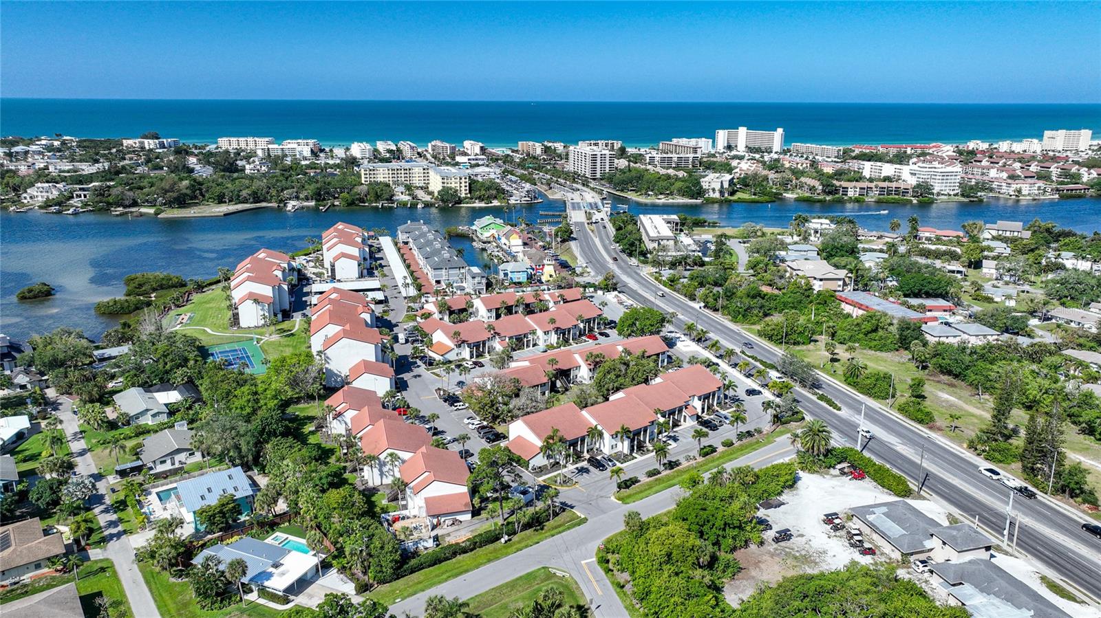 Image 26 of 50 For 1636 Stickney Point Road 36-201