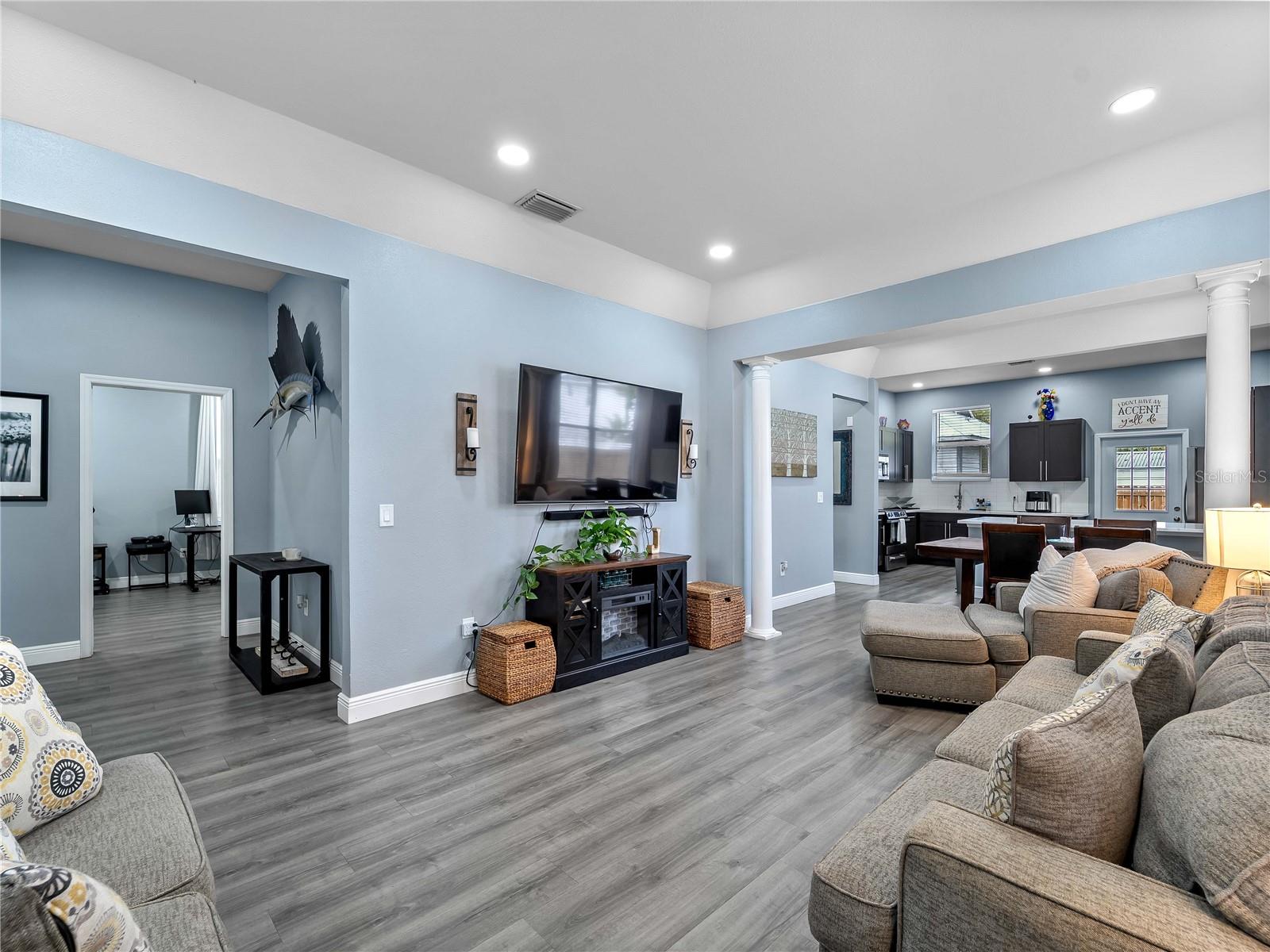 Image 3 of 32 For 3014 Tampa Street