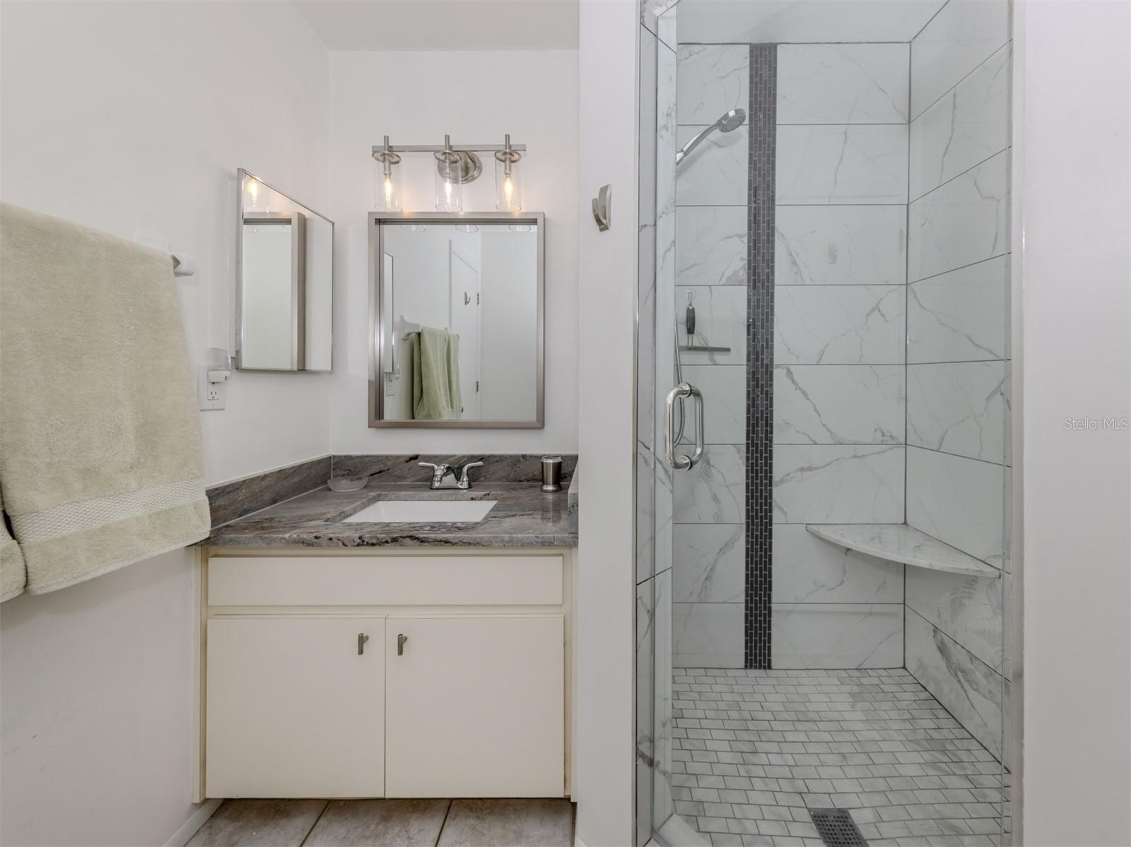 Image 19 of 75 For 533 Parkdale Mews 533