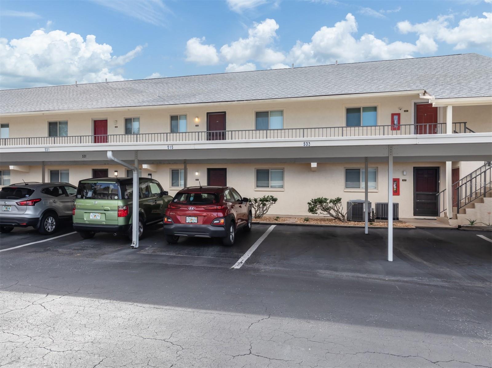 Image 22 of 75 For 533 Parkdale Mews 533