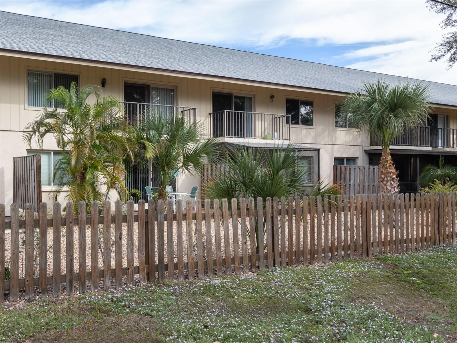 Image 25 of 75 For 533 Parkdale Mews 533