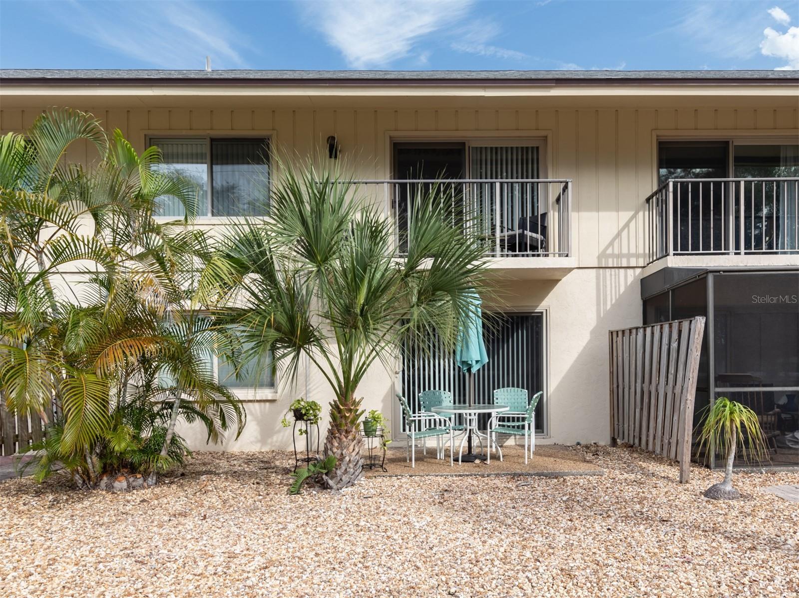 Image 26 of 75 For 533 Parkdale Mews 533