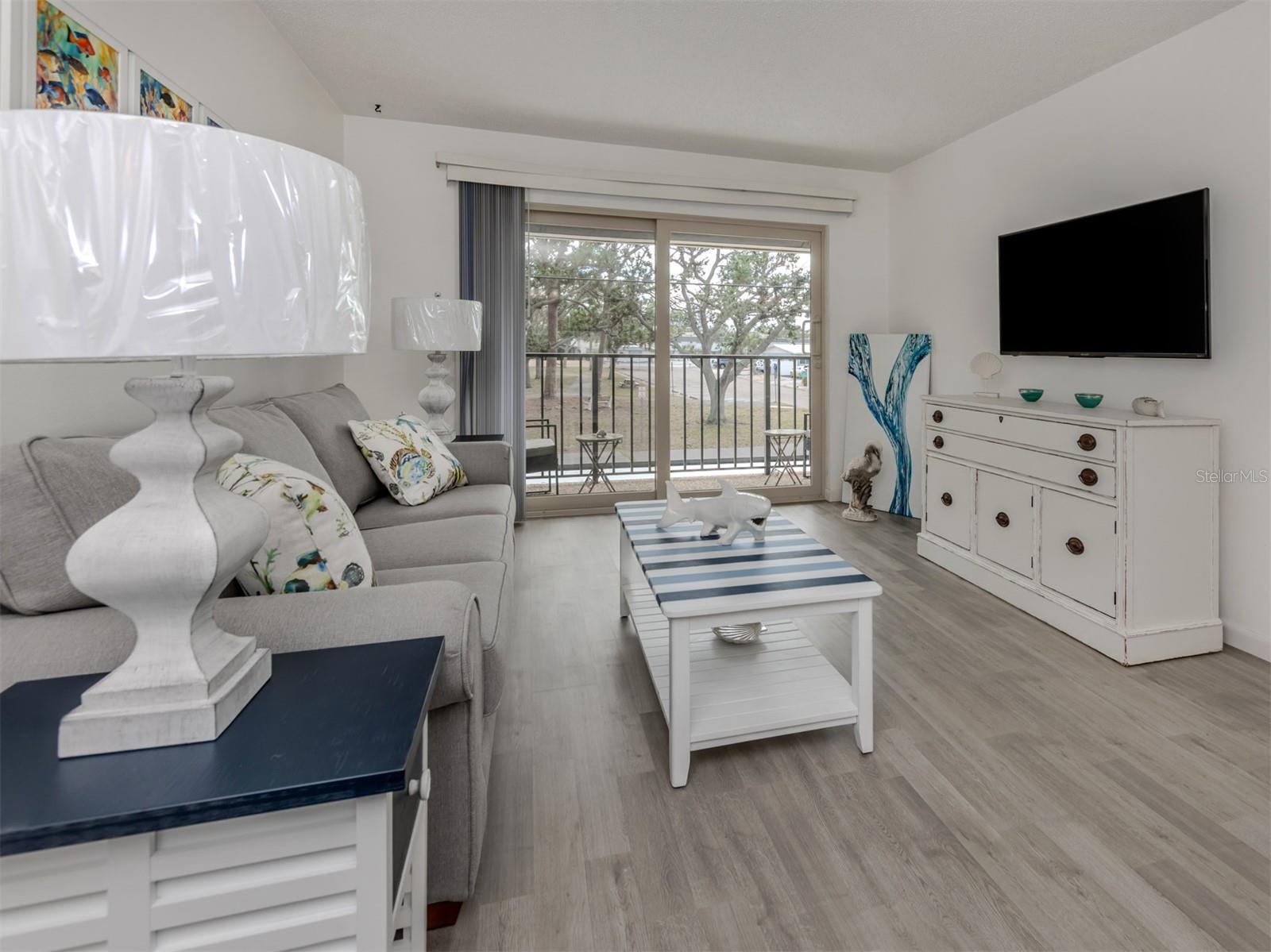 Image 3 of 75 For 533 Parkdale Mews 533