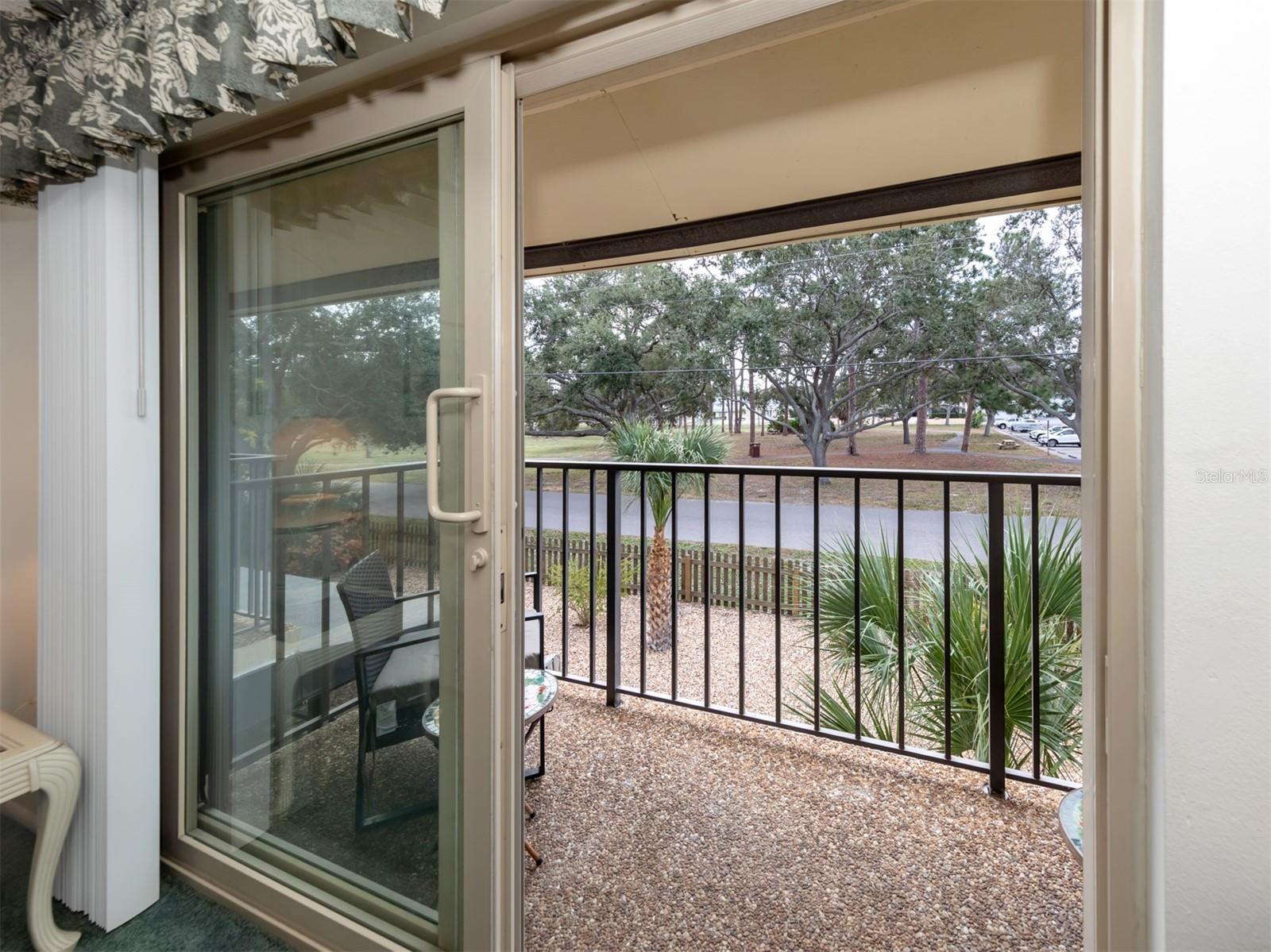 Image 30 of 75 For 533 Parkdale Mews 533