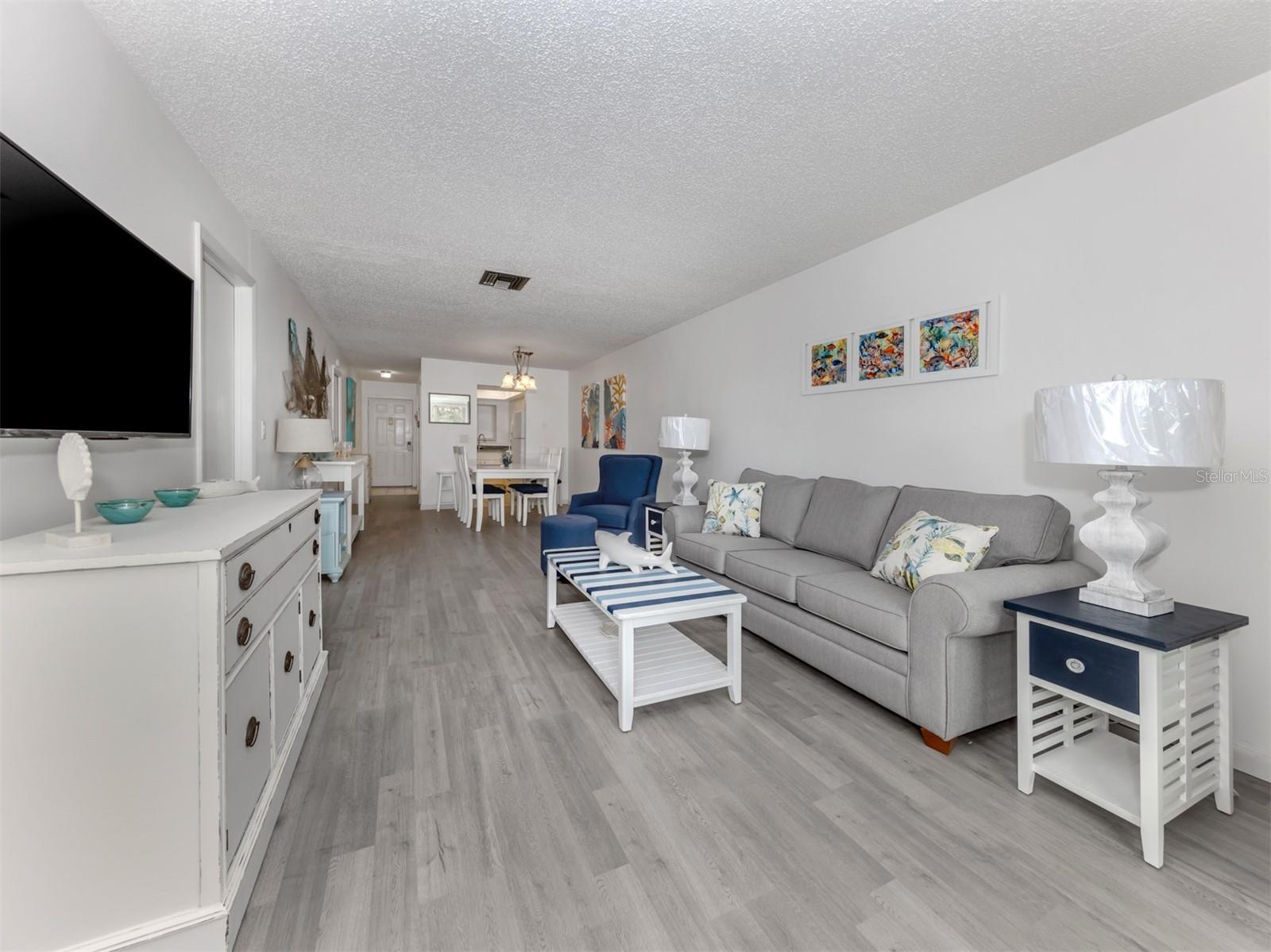 Image 5 of 75 For 533 Parkdale Mews 533