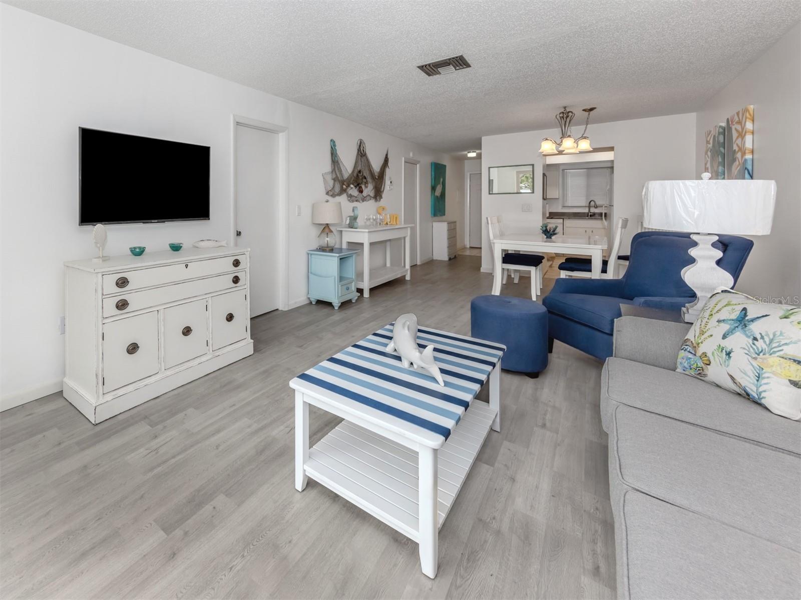 Image 7 of 75 For 533 Parkdale Mews 533