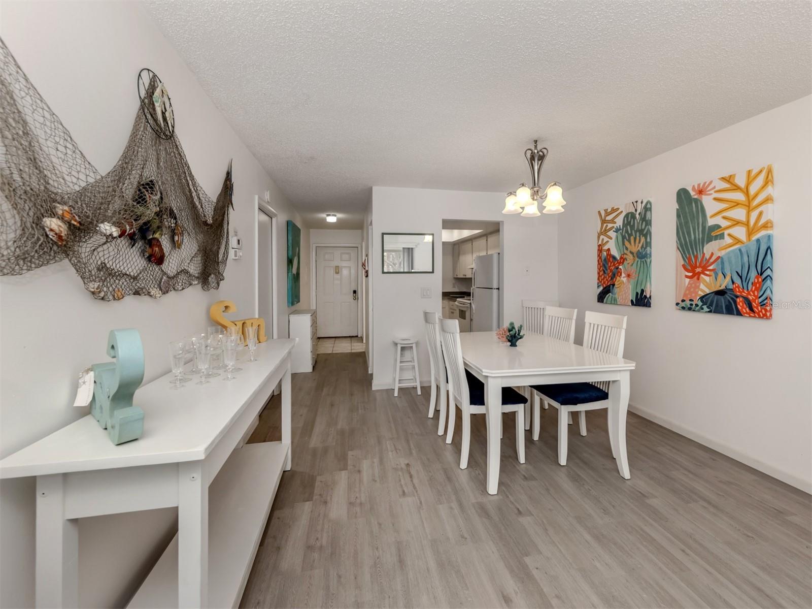 Image 9 of 75 For 533 Parkdale Mews 533