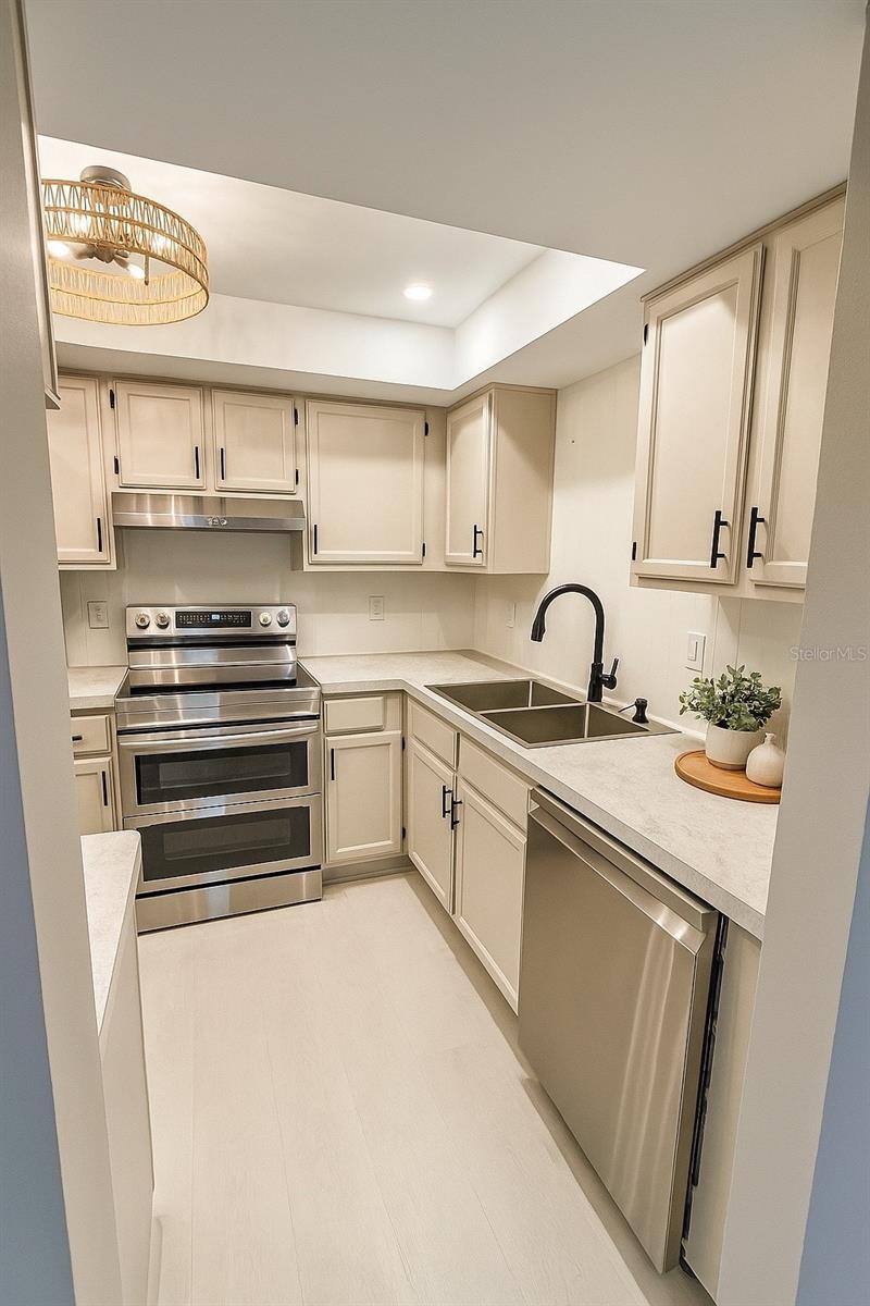 Image 6 of 21 For 1211 Capri Isles Boulevard 6