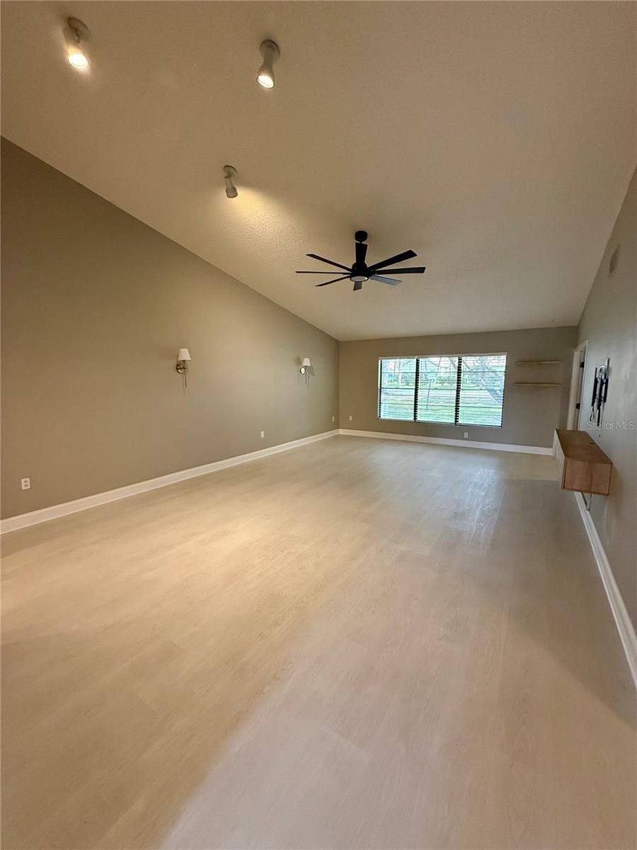 Image 8 of 21 For 1211 Capri Isles Boulevard 6