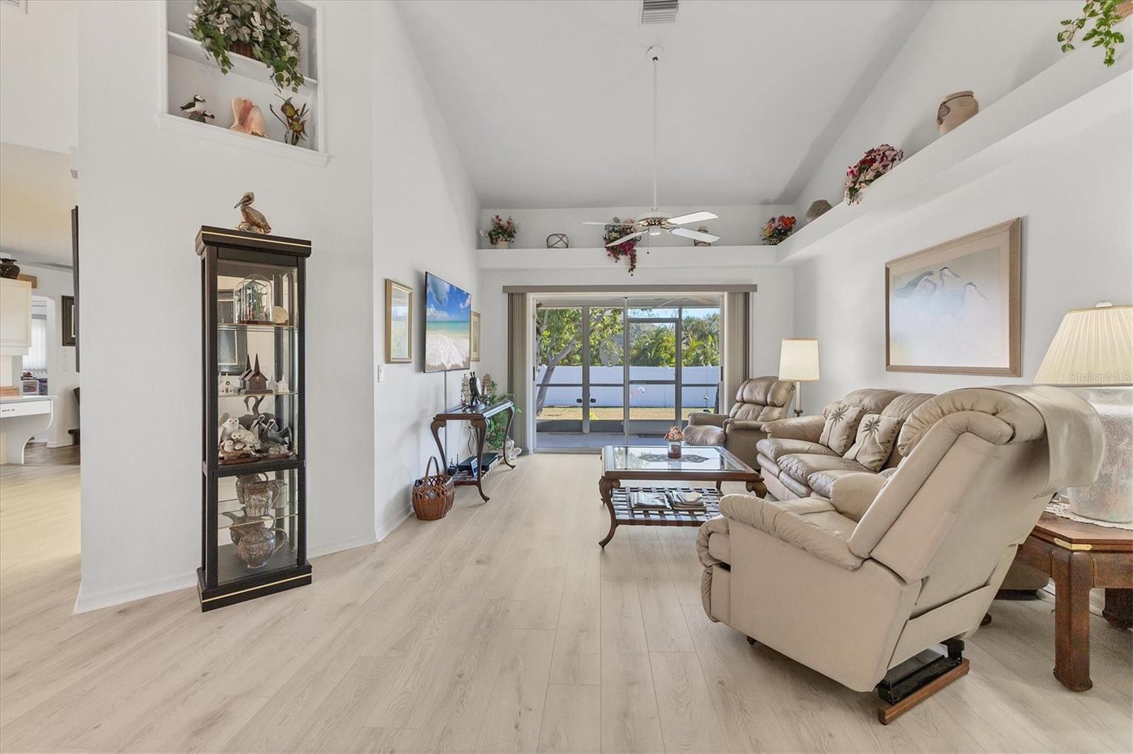 Image 5 of 37 For 2720 Biscayne Drive