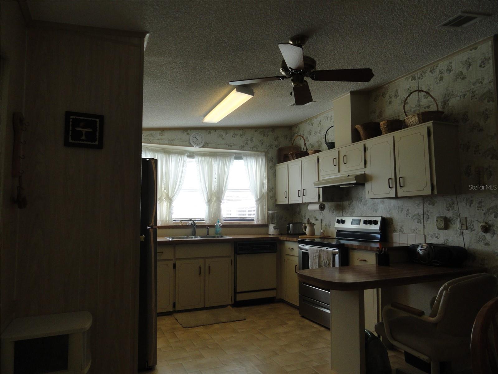 Image 10 of 27 For 6233 Parakeet Road