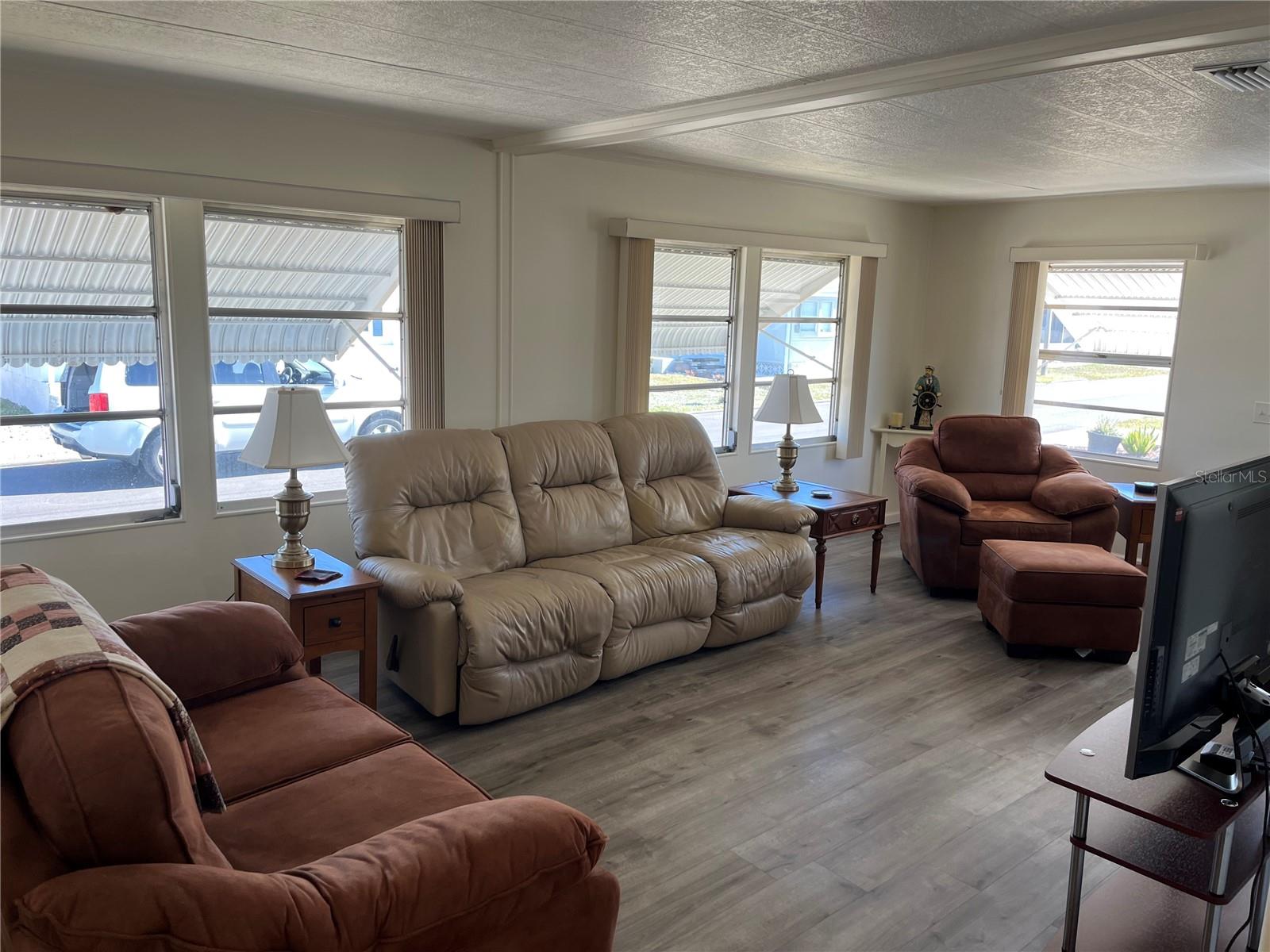 Image 20 of 43 For 824 Cervina Drive