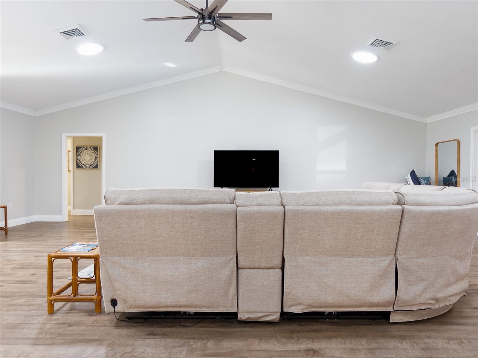 Image 10 of 62 For 1324 De Prie Road