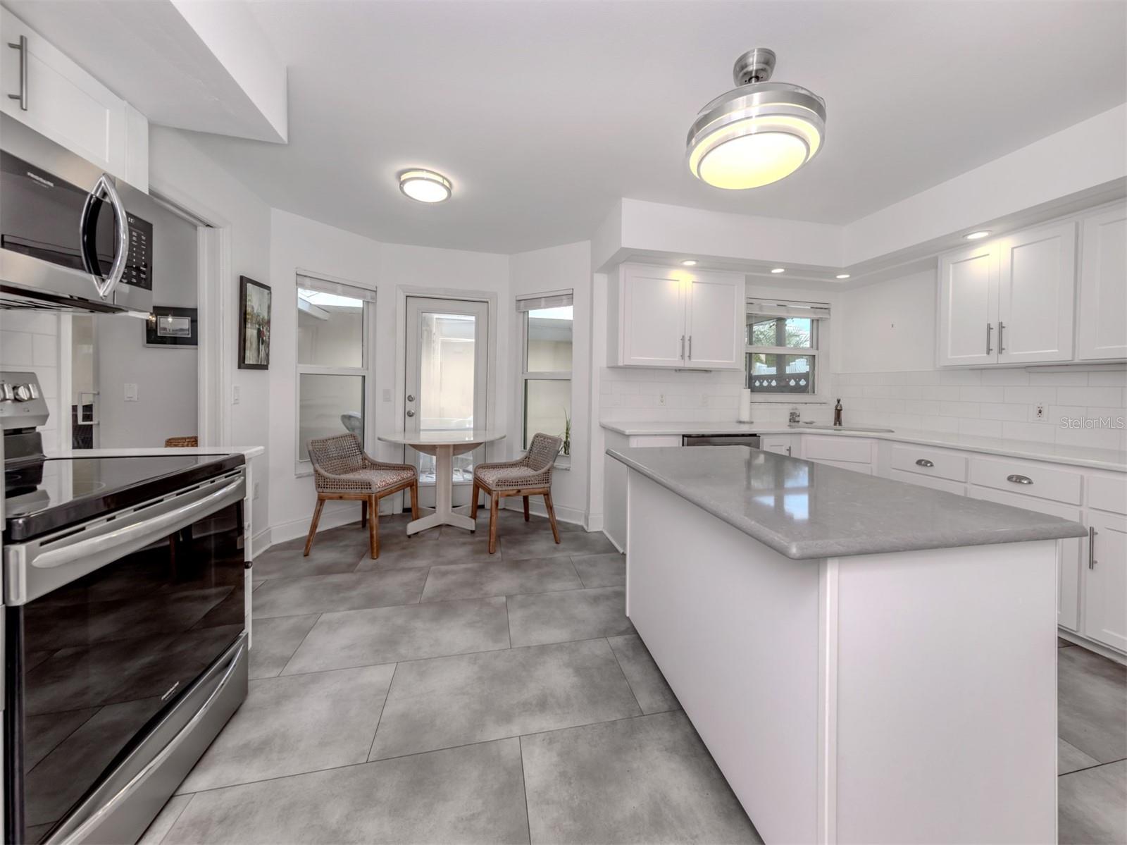 Image 14 of 77 For 761 Harrington Lake Drive N 61