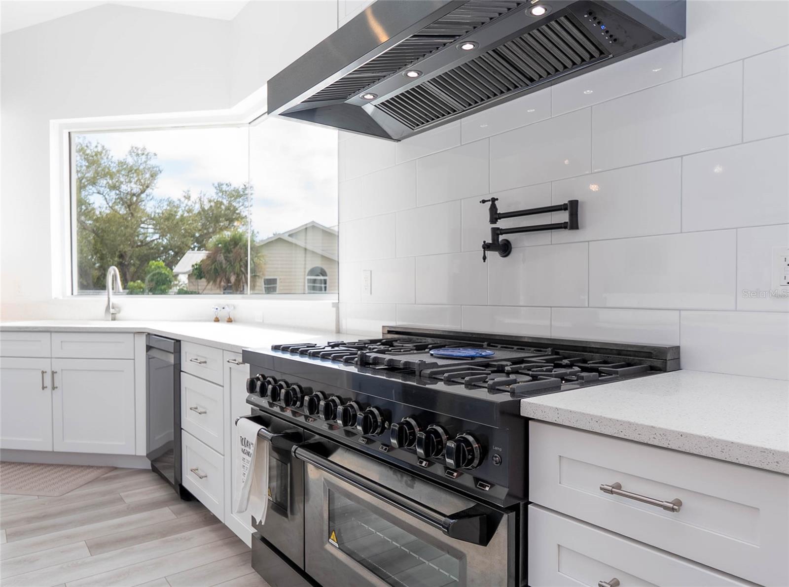 Image 17 of 89 For 1850 Keyway Road