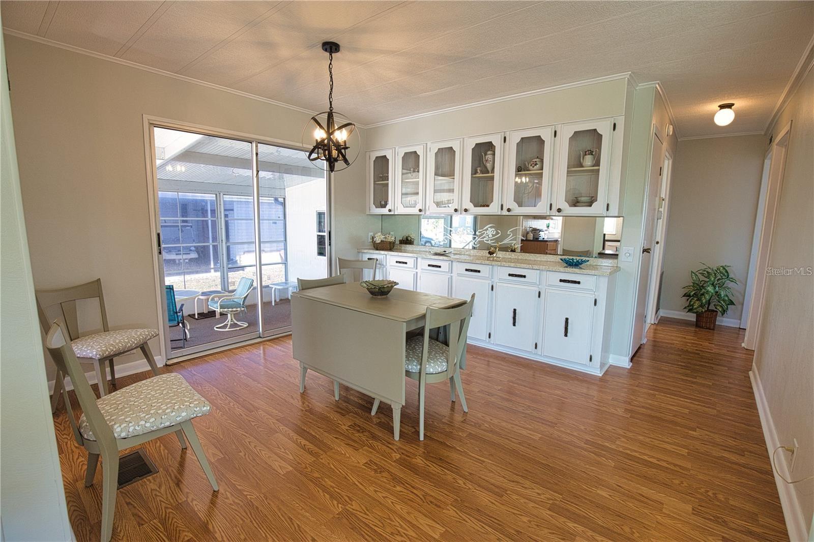 Image 2 of 13 For 402 Chiquita