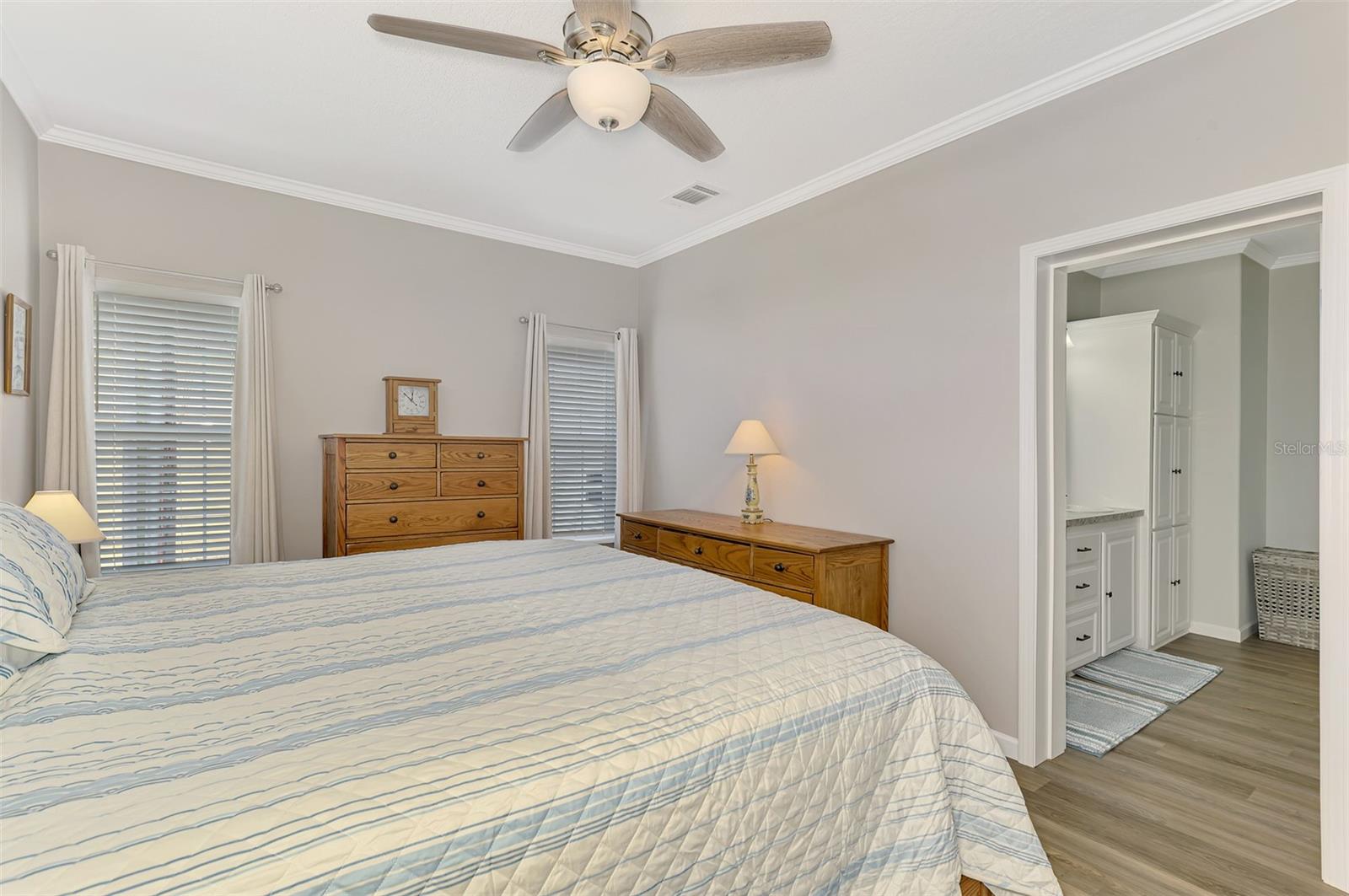 Image 22 of 94 For 804 Turf  