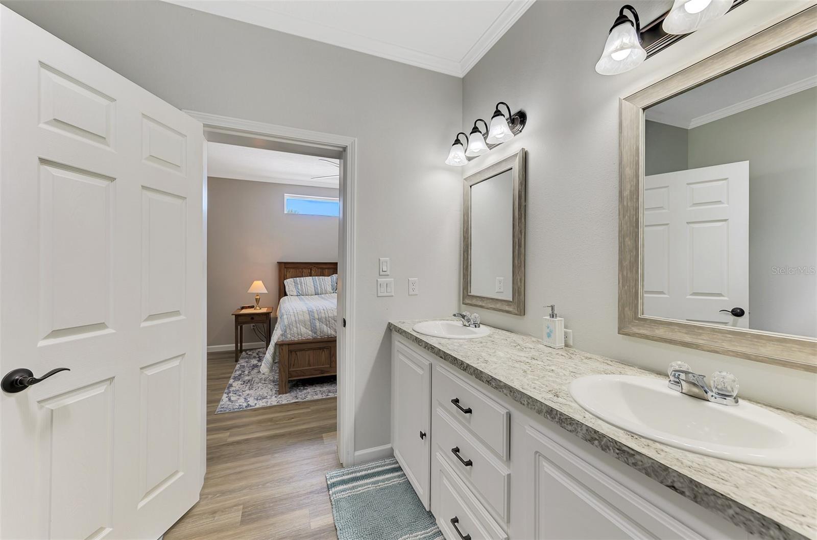 Image 27 of 94 For 804 Turf  