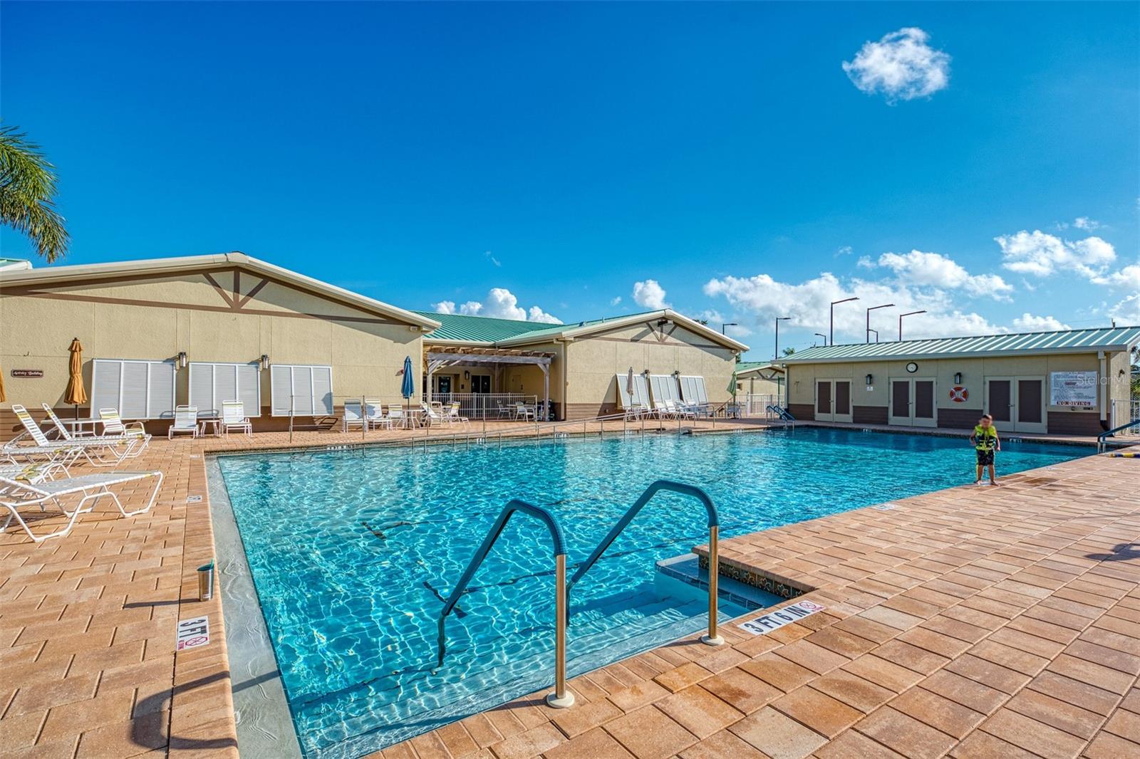 Image 39 of 94 For 804 Turf  