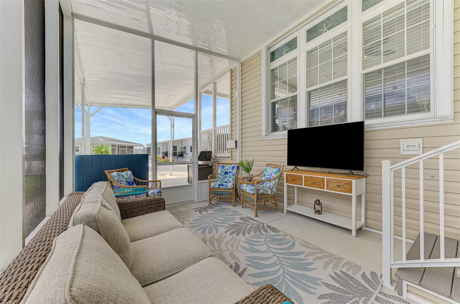 Image 4 of 94 For 804 Turf  