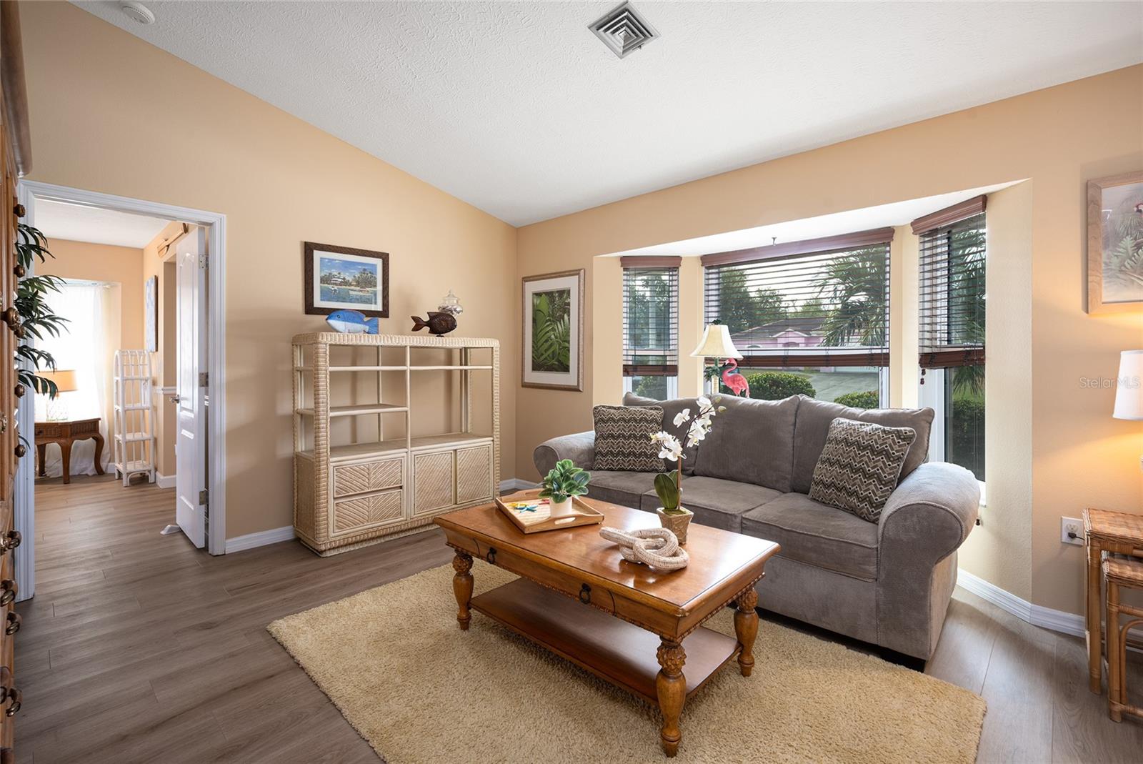 Image 11 of 68 For 9314 Lucian  