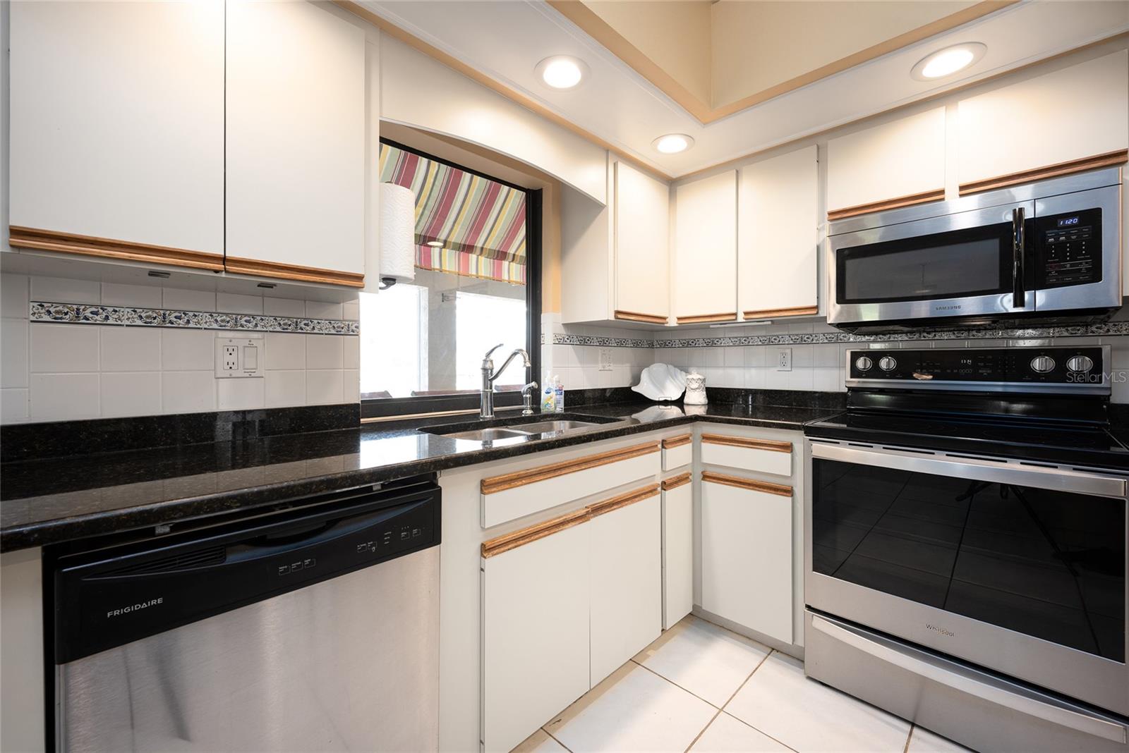 Image 16 of 68 For 9314 Lucian  