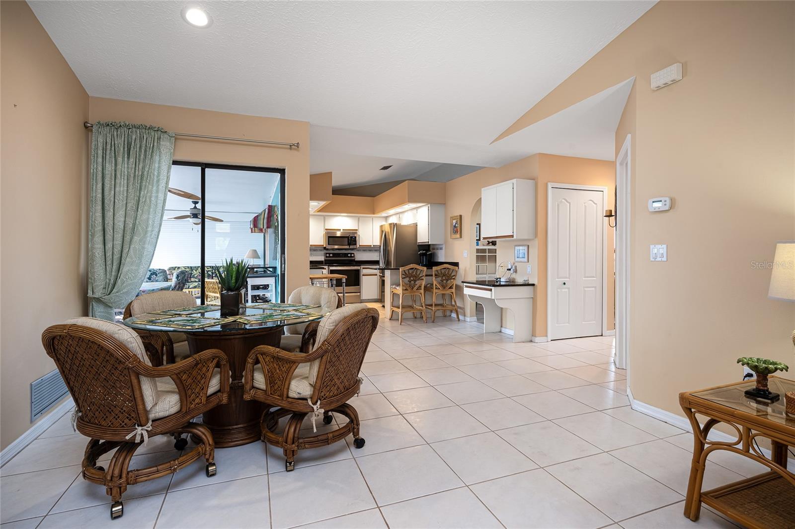 Image 17 of 68 For 9314 Lucian  