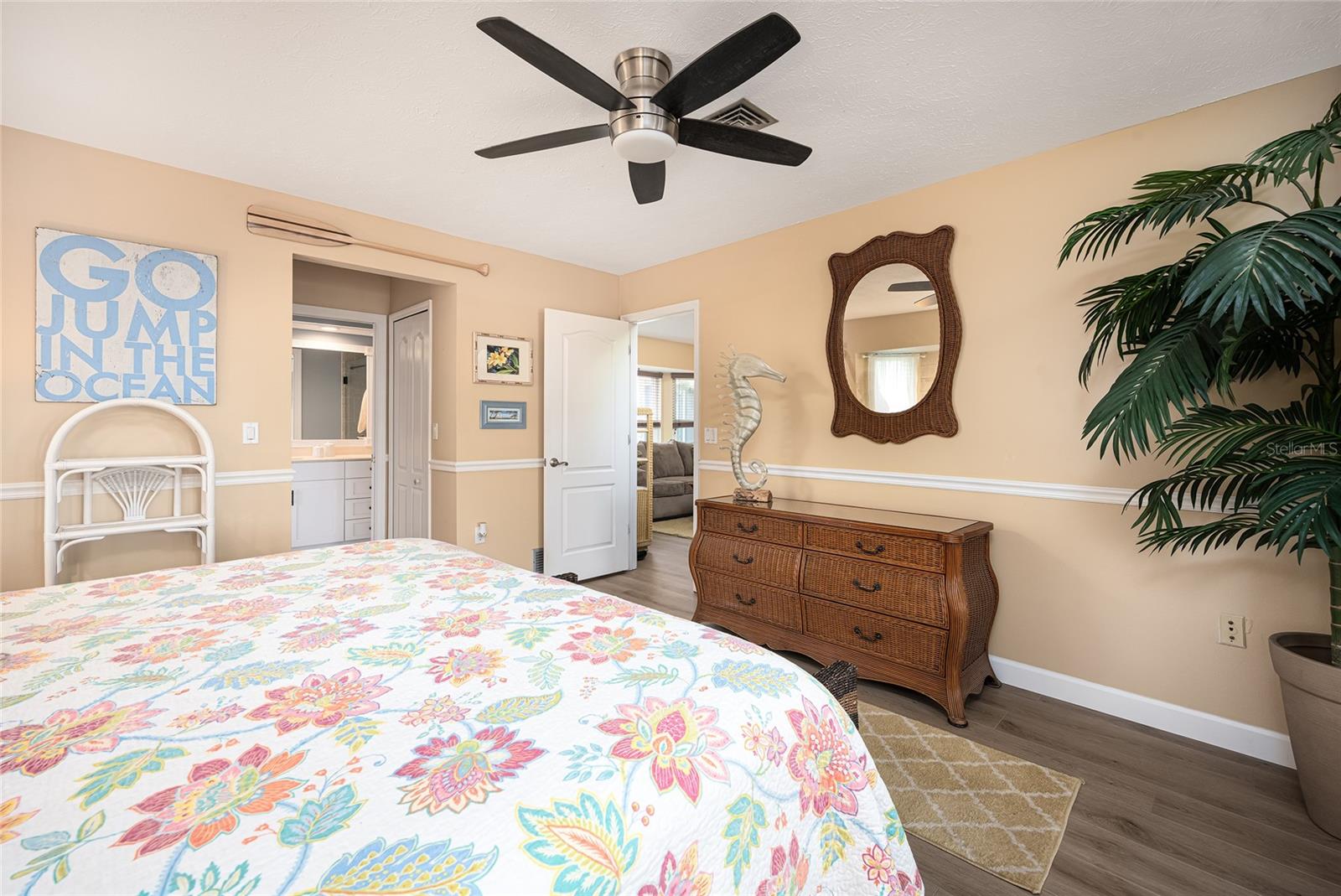 Image 23 of 68 For 9314 Lucian  