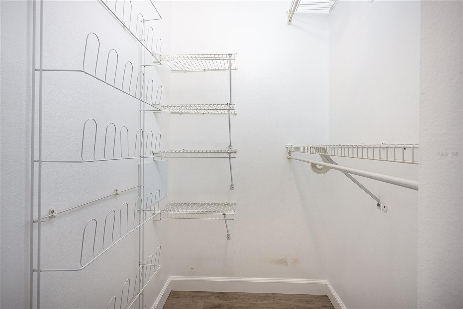 Image 28 of 68 For 9314 Lucian  