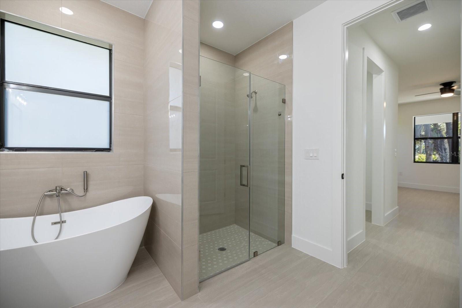 Listing photo id 12 for 211 Cougar Way