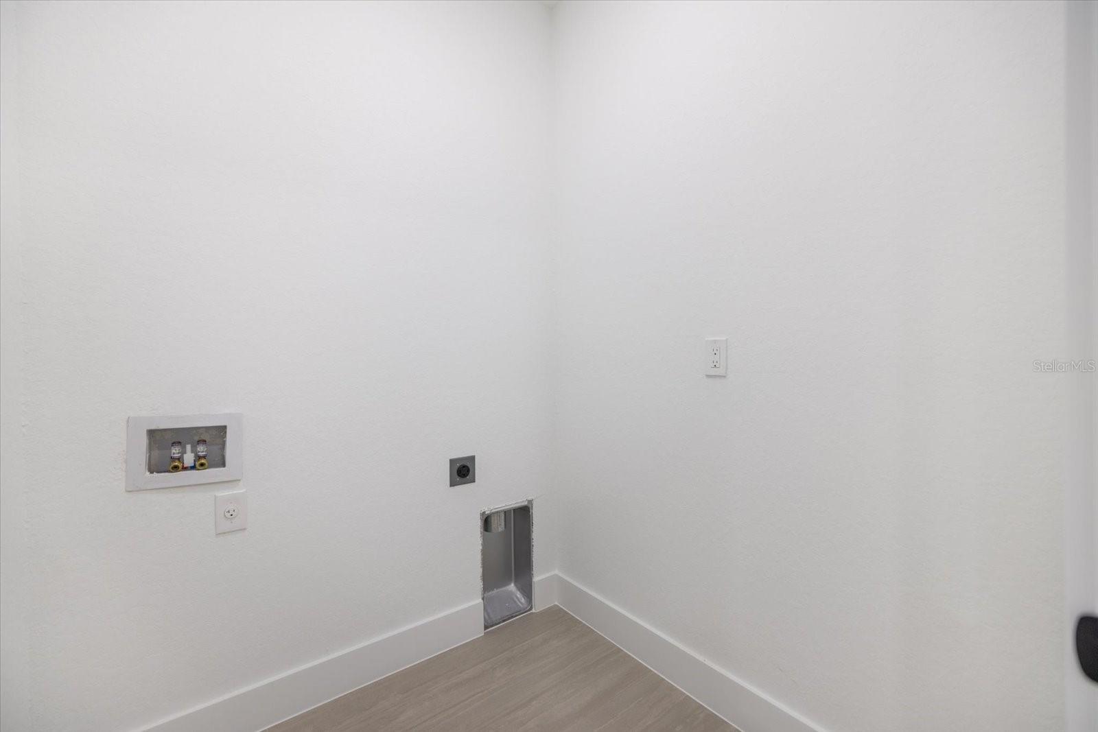 Listing photo id 16 for 211 Cougar Way