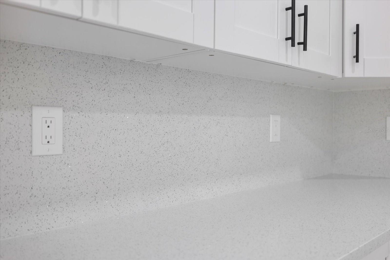 Listing photo id 6 for 211 Cougar Way