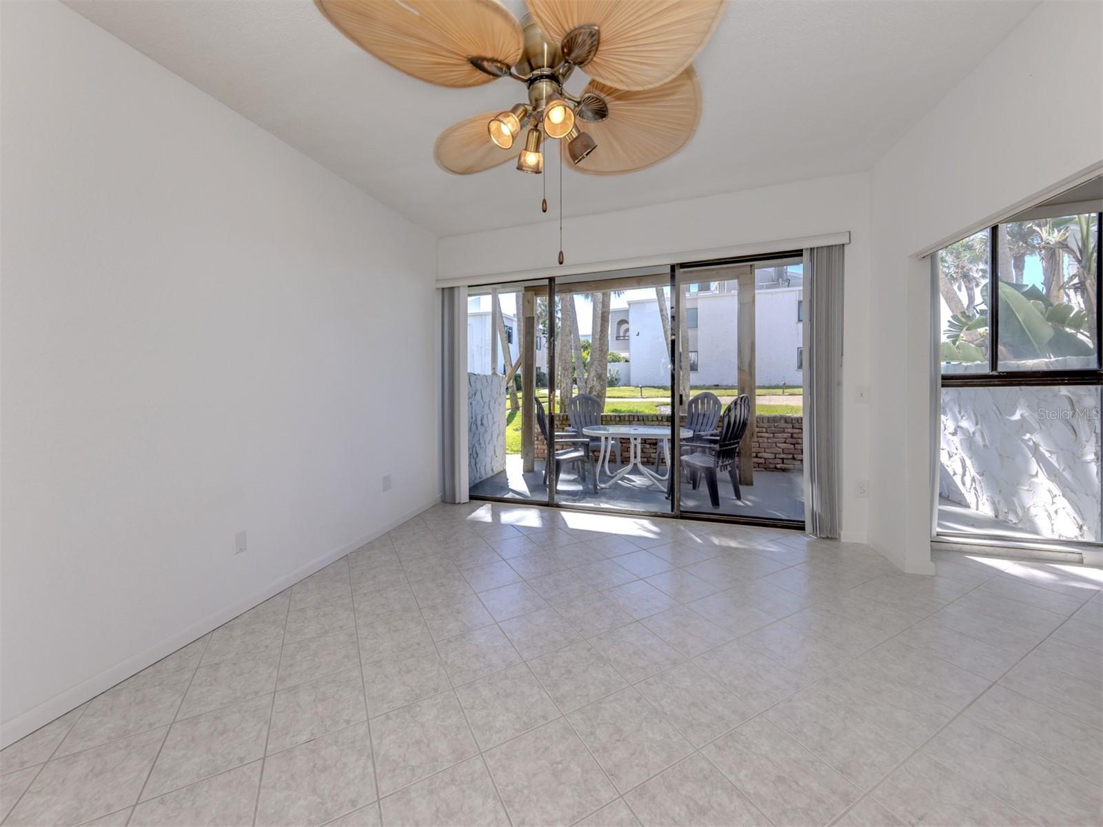 Image 11 of 58 For 1555 Tarpon Center Drive 132
