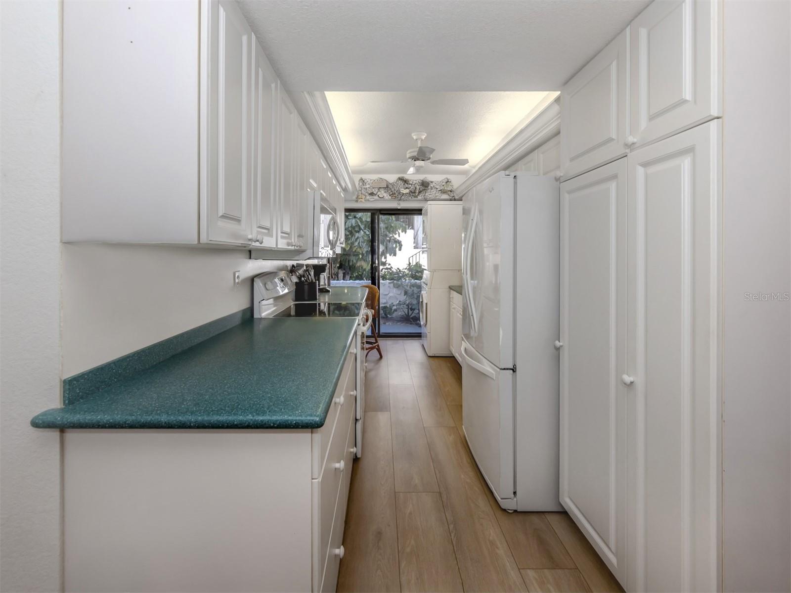 Image 18 of 58 For 1555 Tarpon Center Drive 132