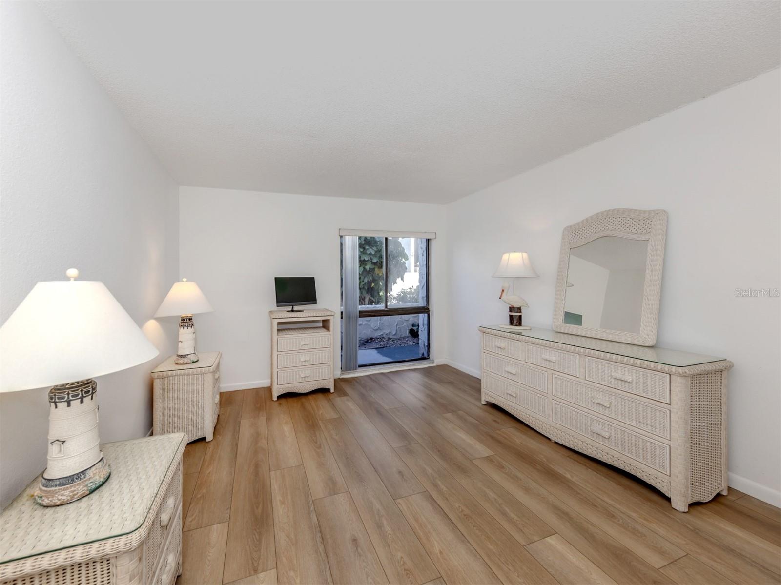 Image 21 of 58 For 1555 Tarpon Center Drive 132