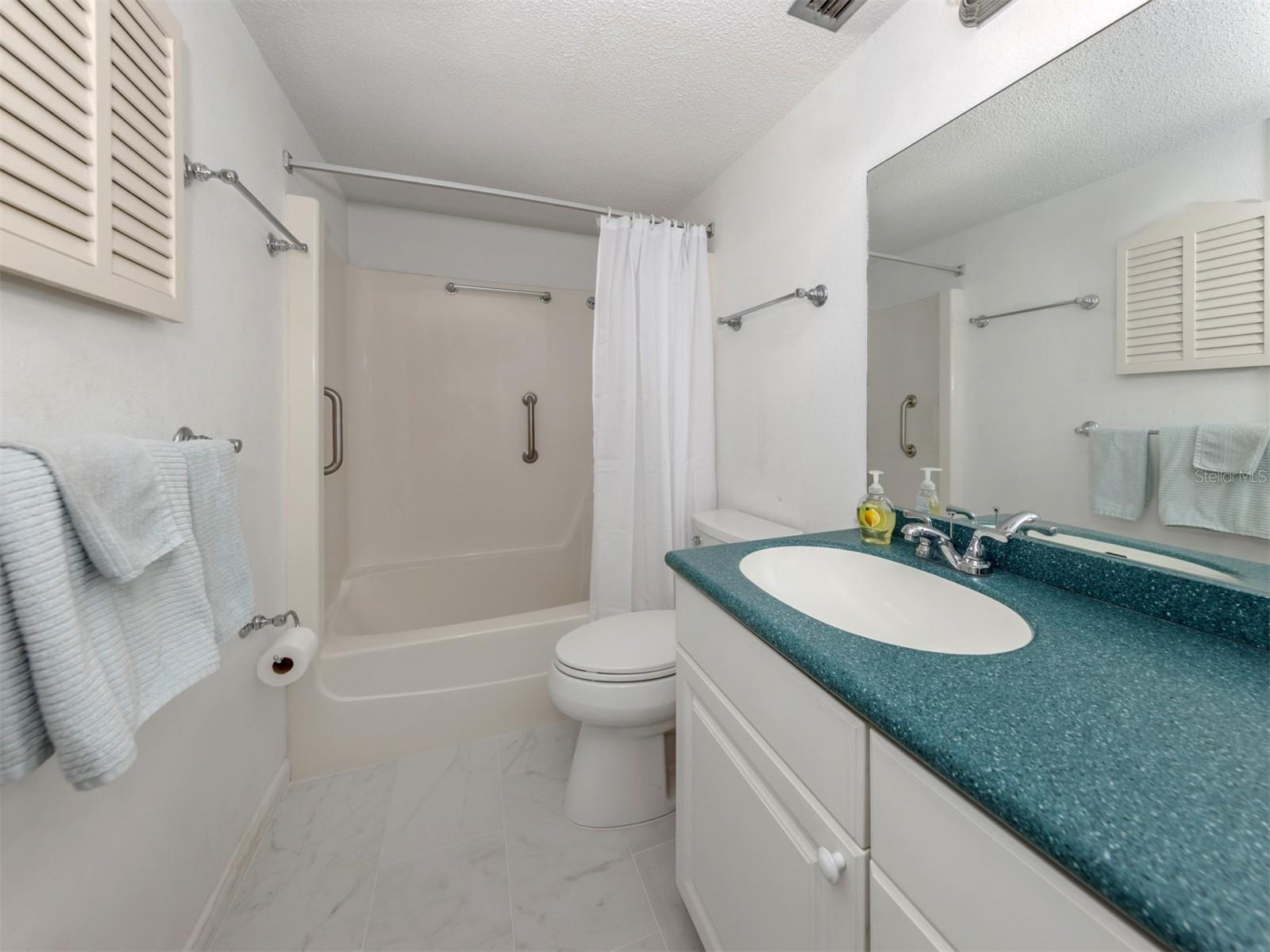 Image 22 of 58 For 1555 Tarpon Center Drive 132