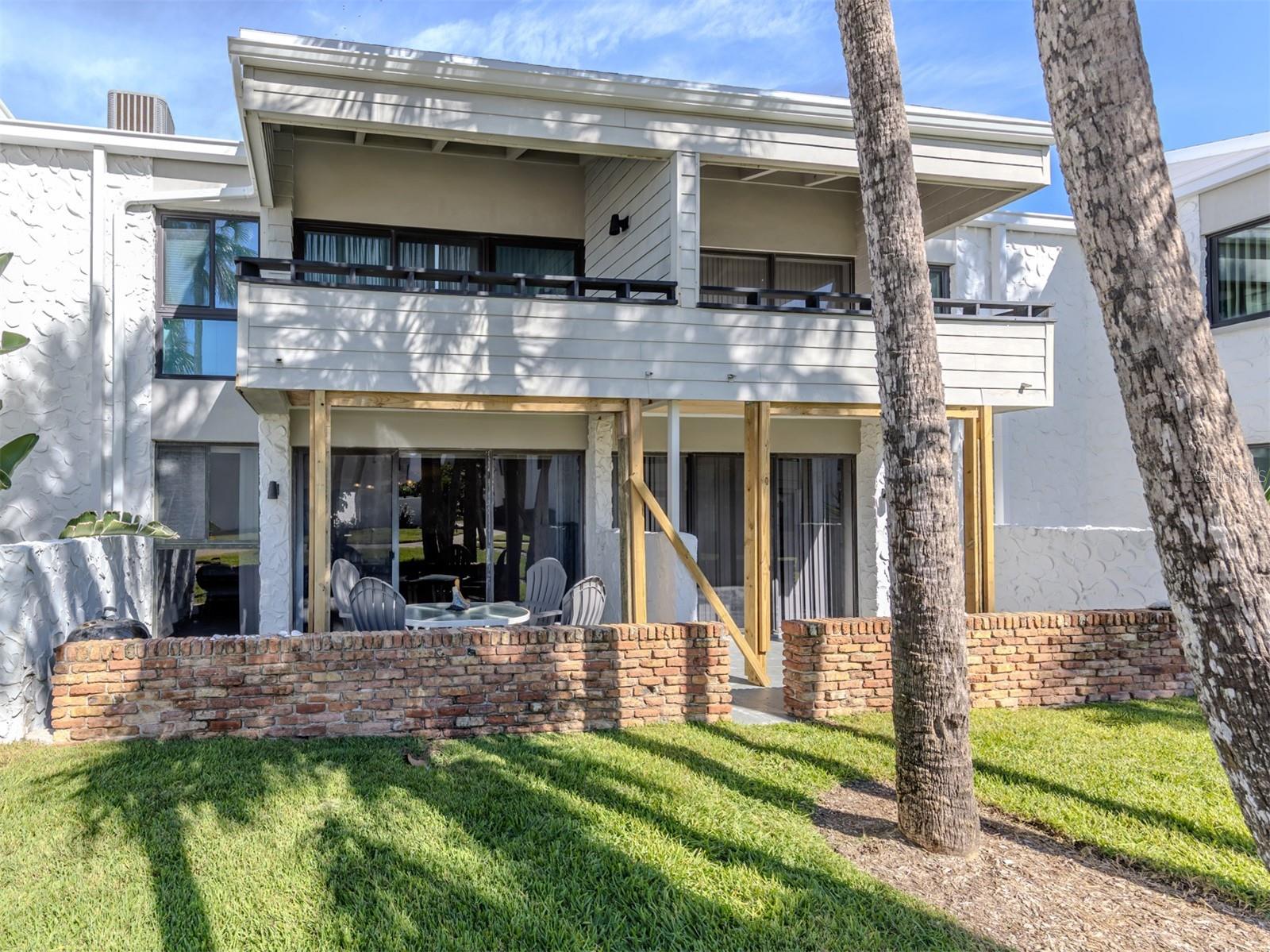 Image 6 of 58 For 1555 Tarpon Center Drive 132