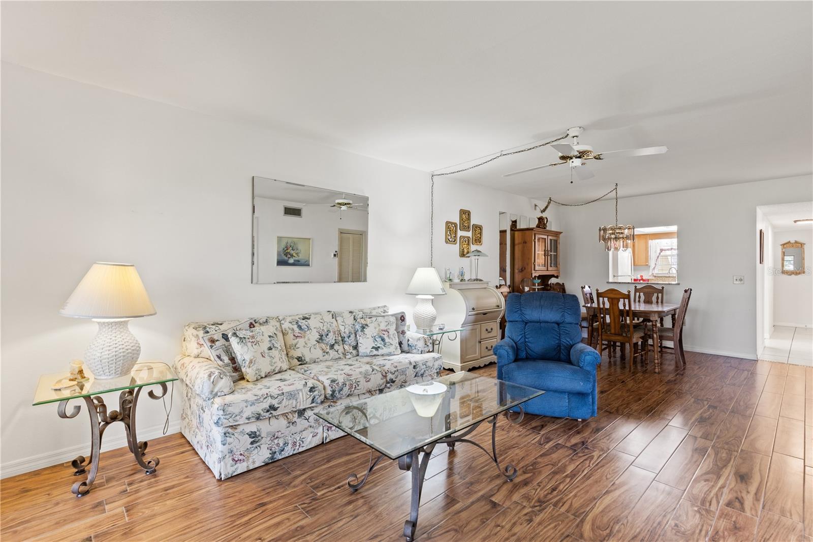 Image 15 of 33 For 942 Capri Isles Boulevard 105