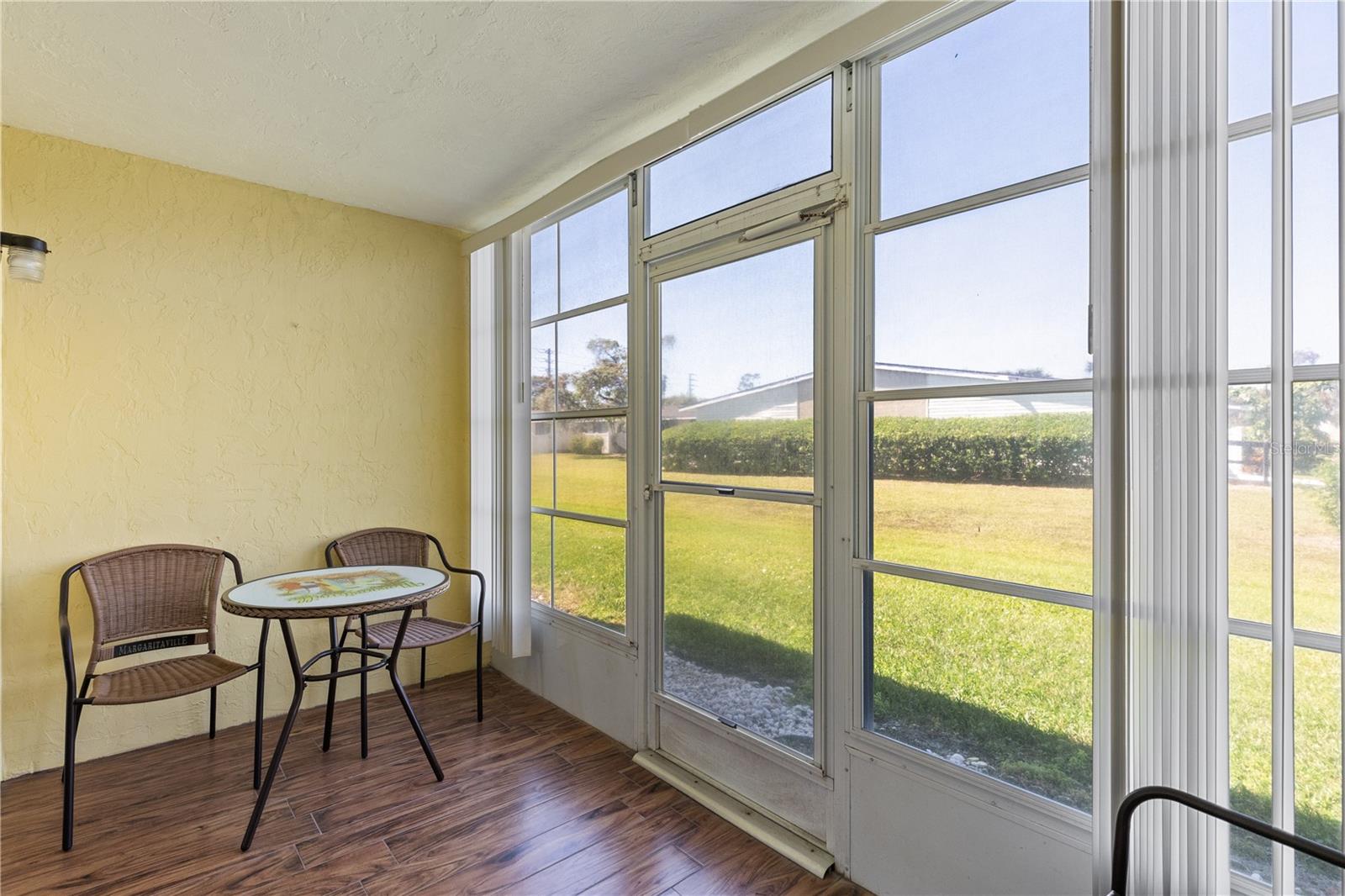 Image 18 of 33 For 942 Capri Isles Boulevard 105