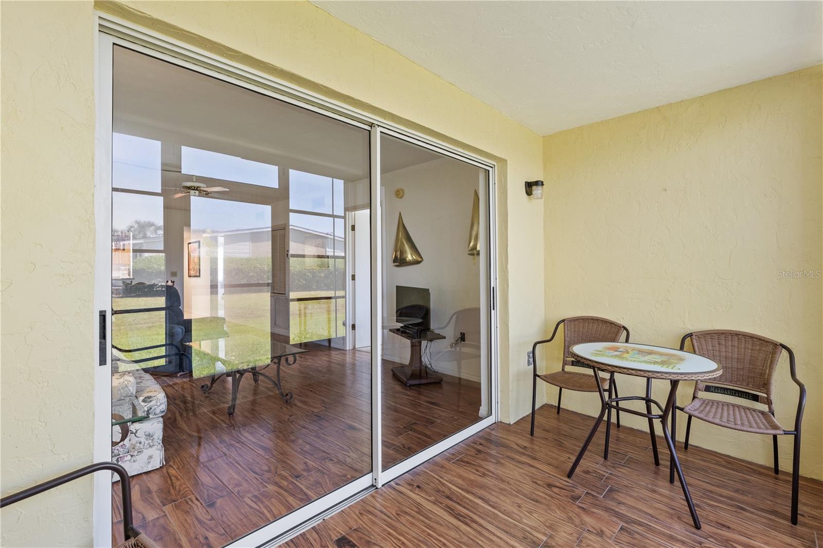 Image 19 of 33 For 942 Capri Isles Boulevard 105