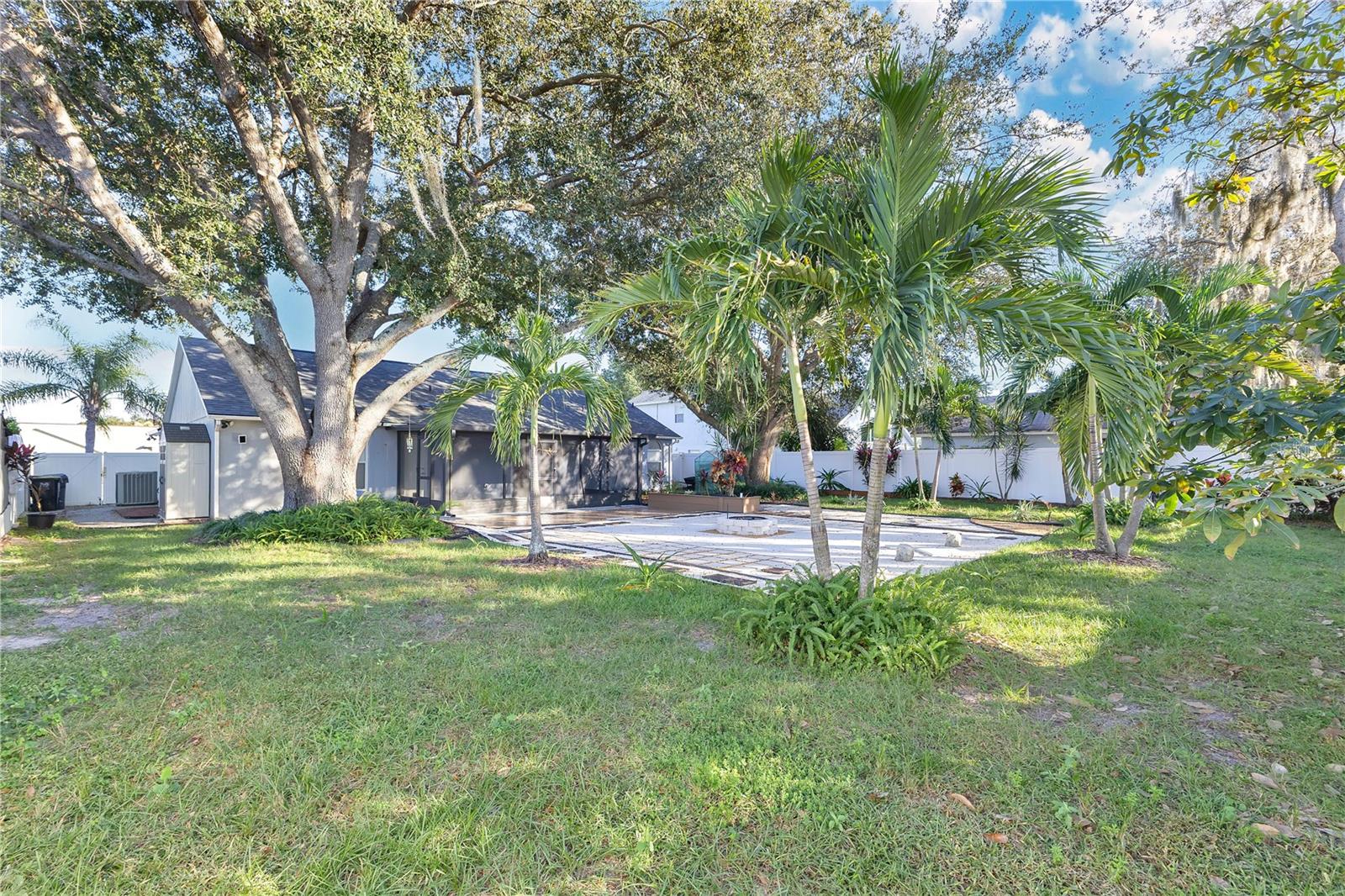 Image 18 of 27 For 330 Robbins Rest Circle