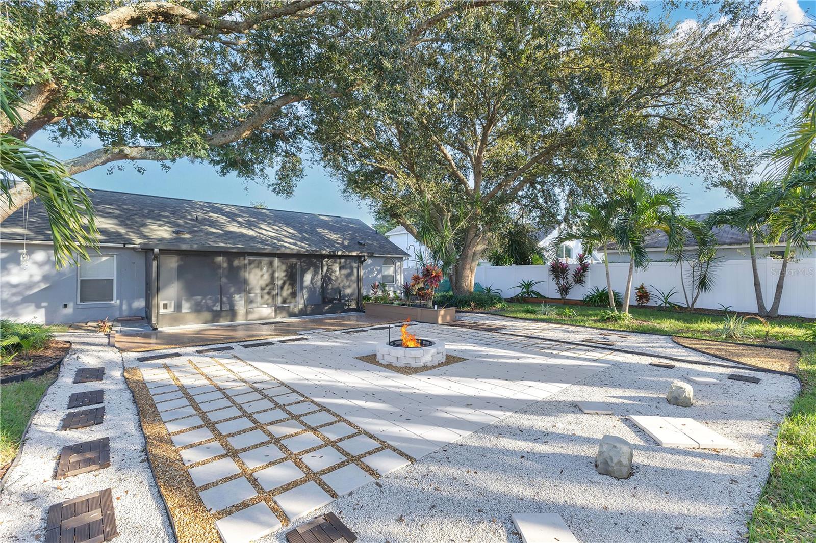 Image 19 of 27 For 330 Robbins Rest Circle