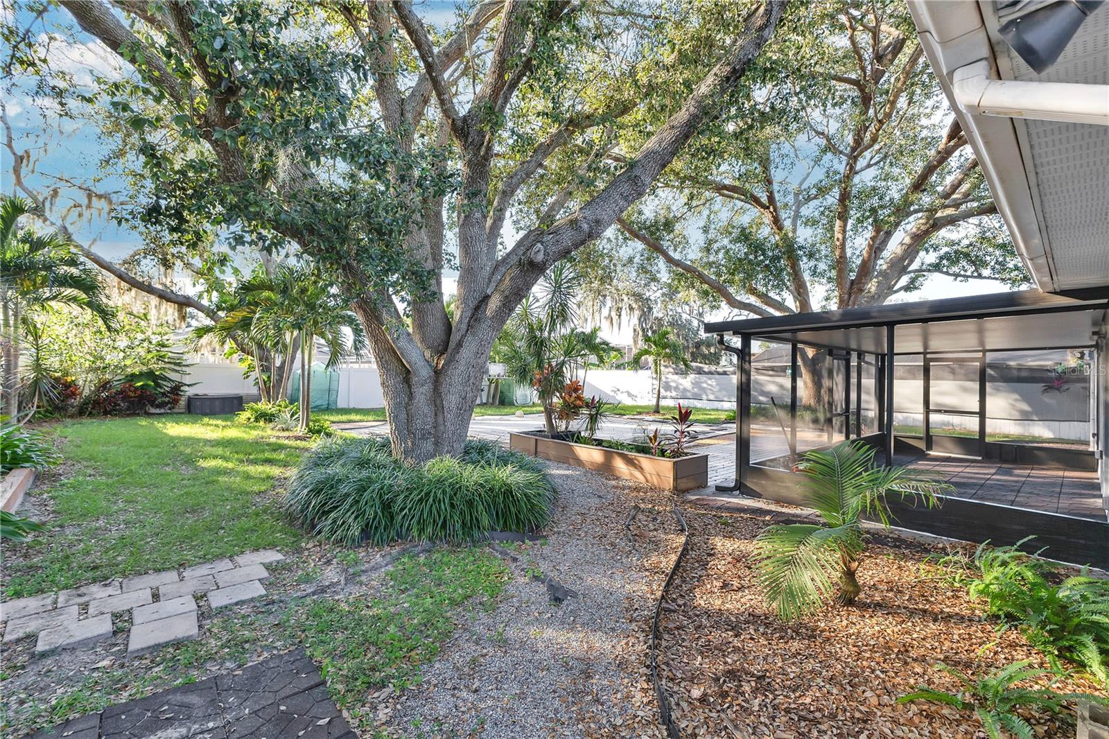 Image 21 of 27 For 330 Robbins Rest Circle