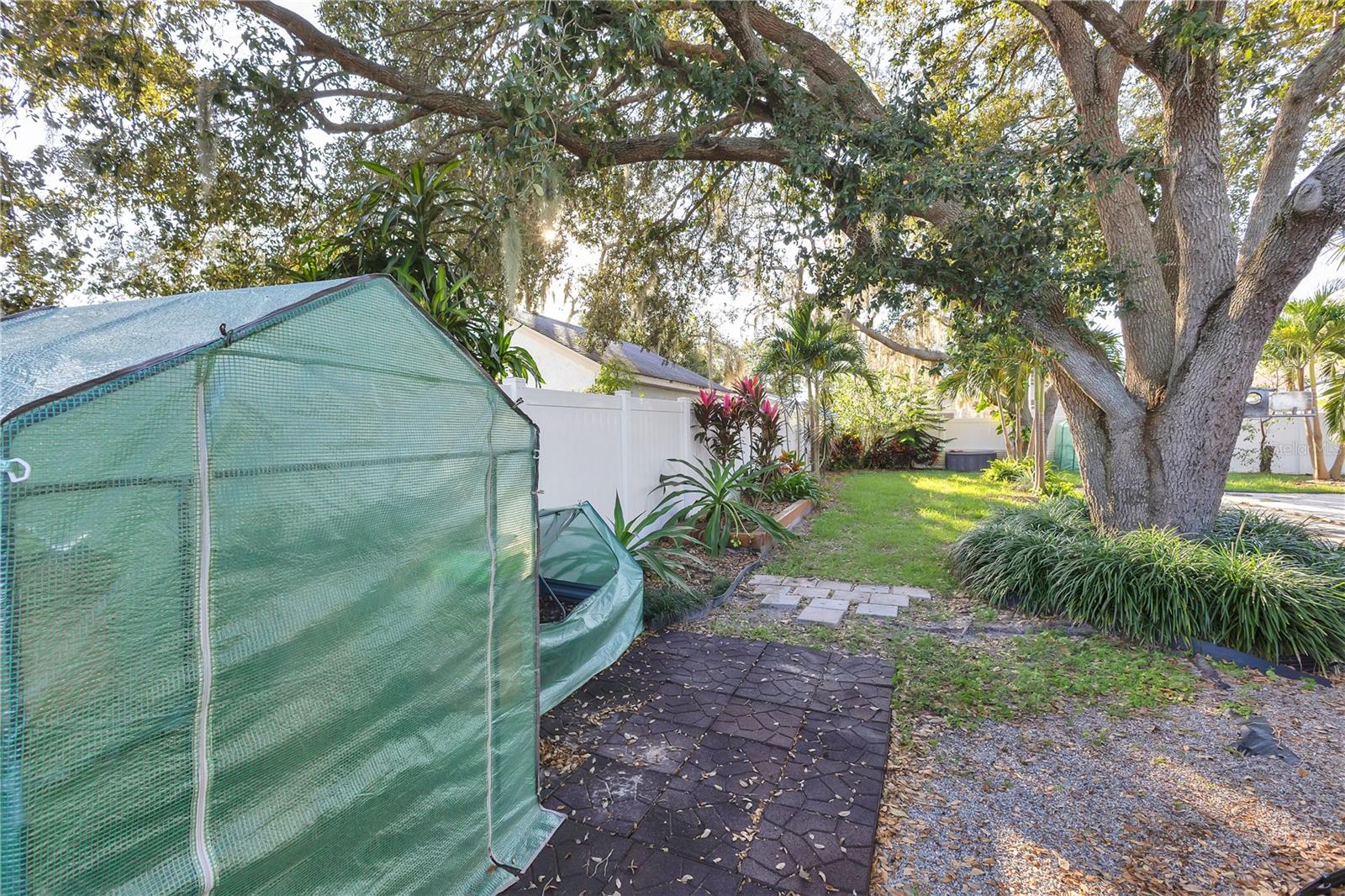 Image 22 of 27 For 330 Robbins Rest Circle