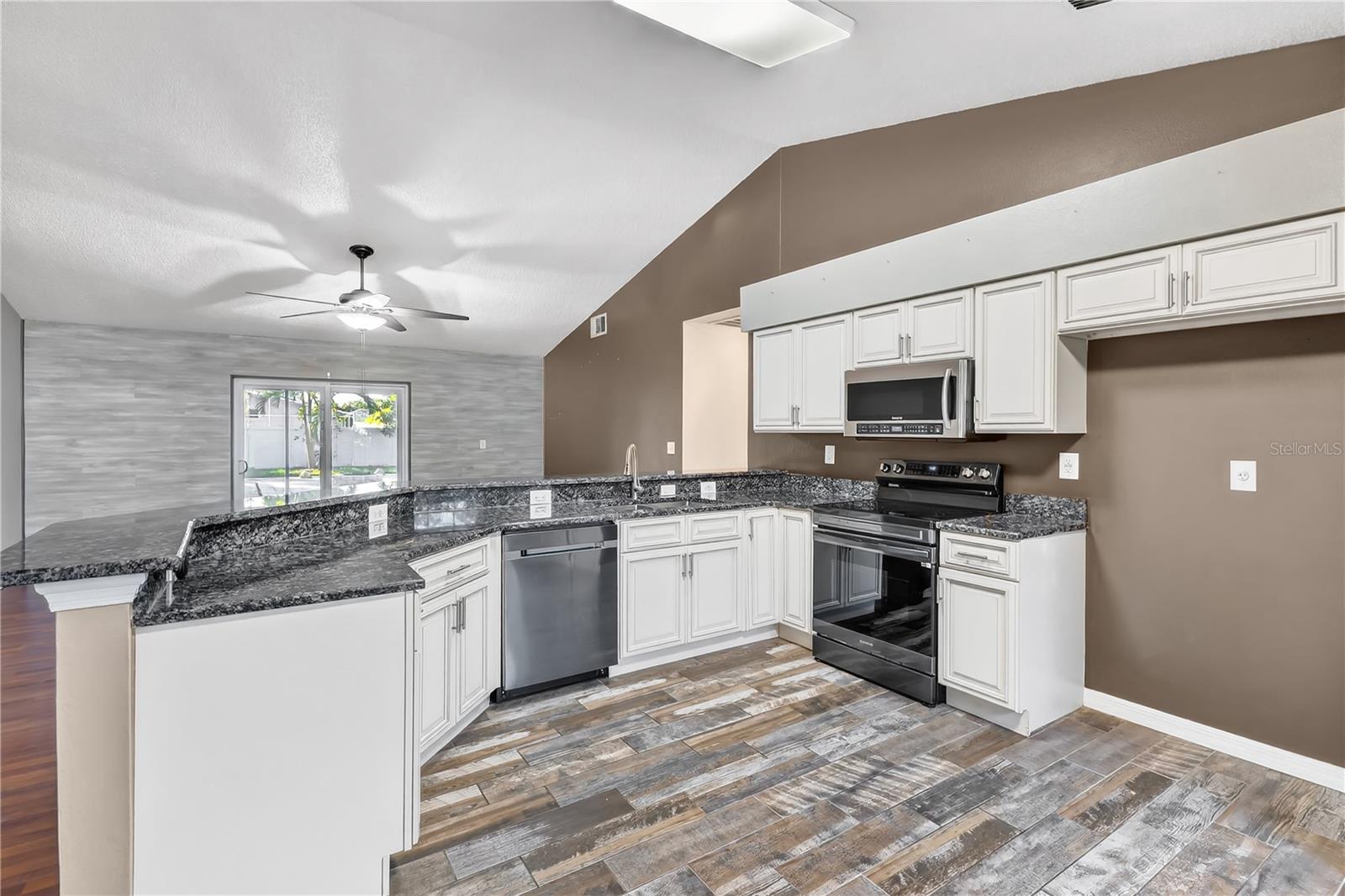 Image 6 of 27 For 330 Robbins Rest Circle