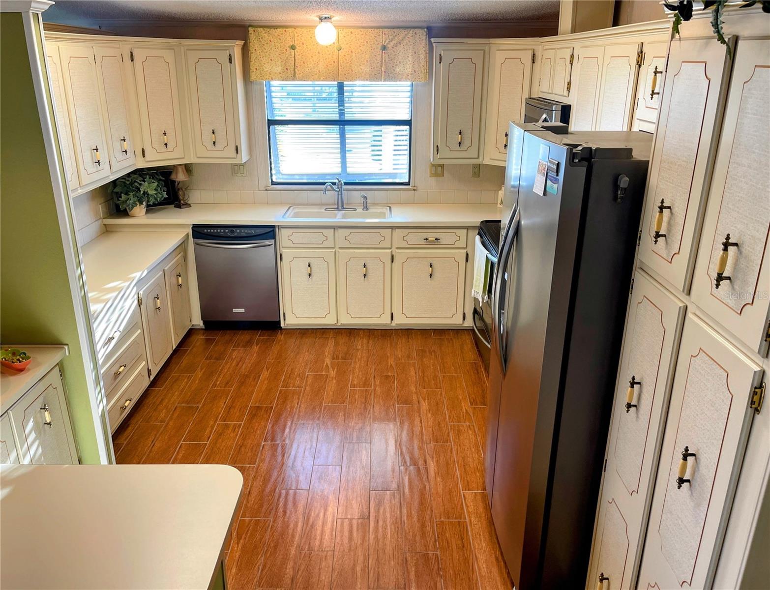 Image 10 of 29 For 701 Green Circle